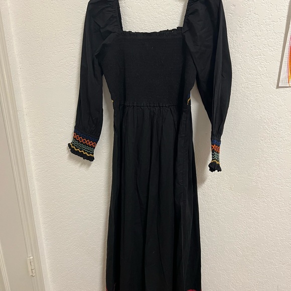 Chic Black Long Sleeve Dress with Vibrant Embroidery - Picture 2 of 2